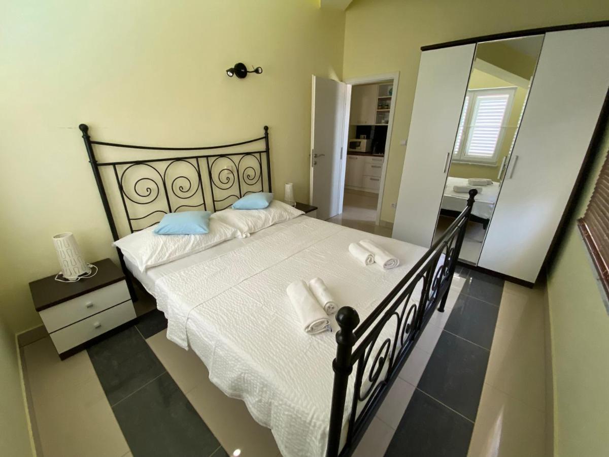 Apartments Villa Lora Kraj  Exterior foto